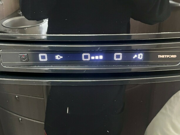 adria-sport-s-650-sf-lav-seng-bak-senkeseng-truma-6eh-tilstandsrapport-fuktgasstest-diesel-2013-big-52