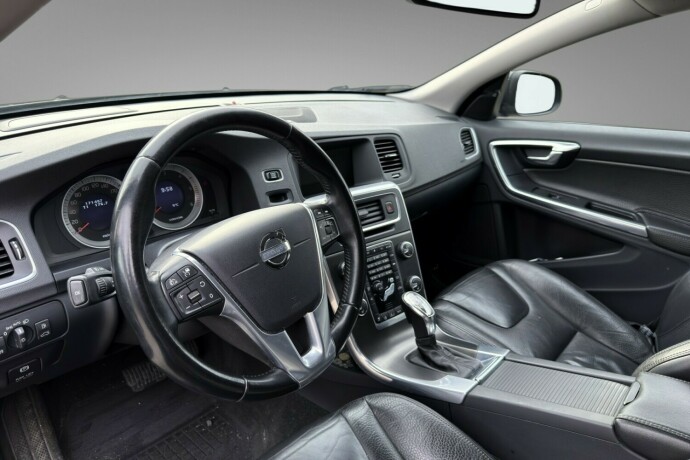 volvo-v60-diesel-2013-big-10