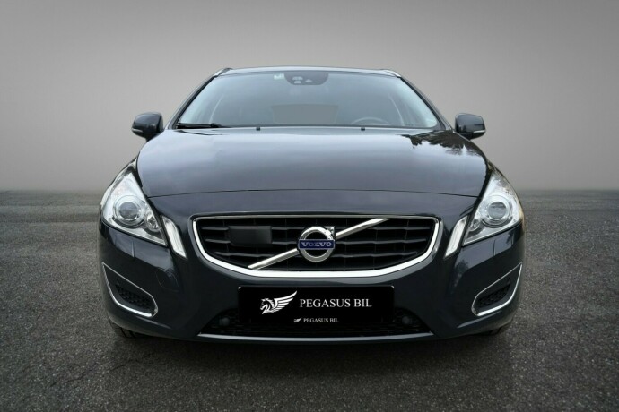 volvo-v60-diesel-2013-big-1