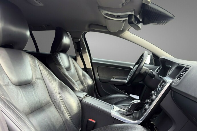 volvo-v60-diesel-2013-big-13