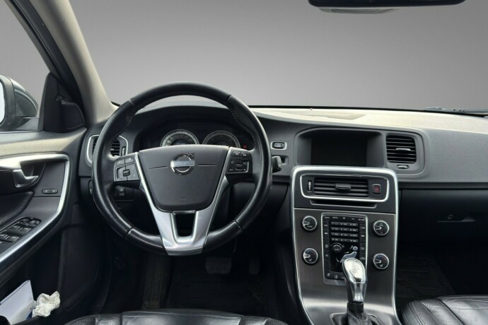 volvo-v60-diesel-2013-big-11