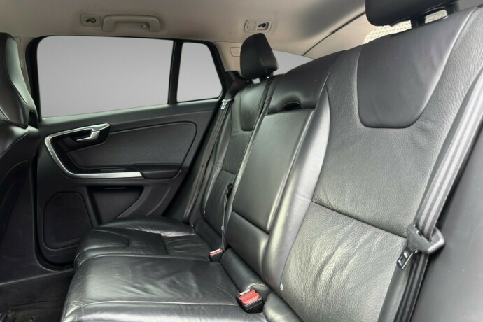 volvo-v60-diesel-2013-big-14