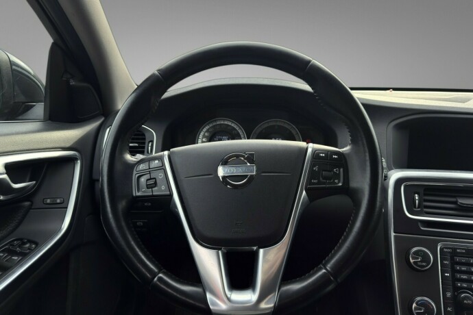 volvo-v60-diesel-2013-big-12
