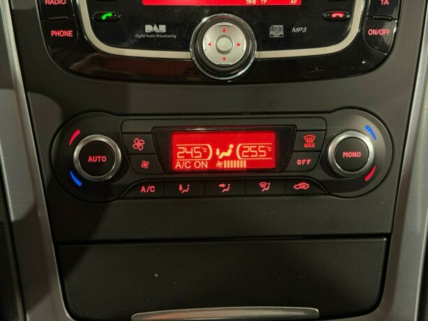 ford-mondeo-diesel-2014-big-18