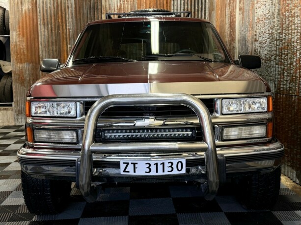 chevrolet-suburban-bensin-1994-big-12