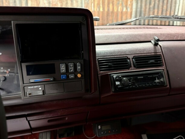 chevrolet-suburban-bensin-1994-big-31