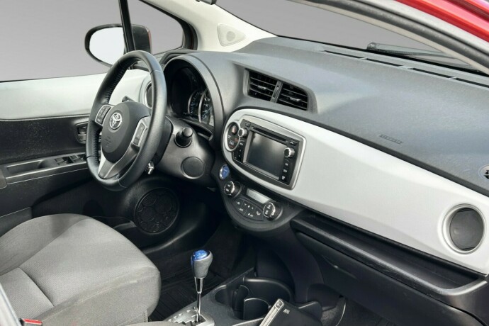 toyota-yaris-bensin-2013-big-11