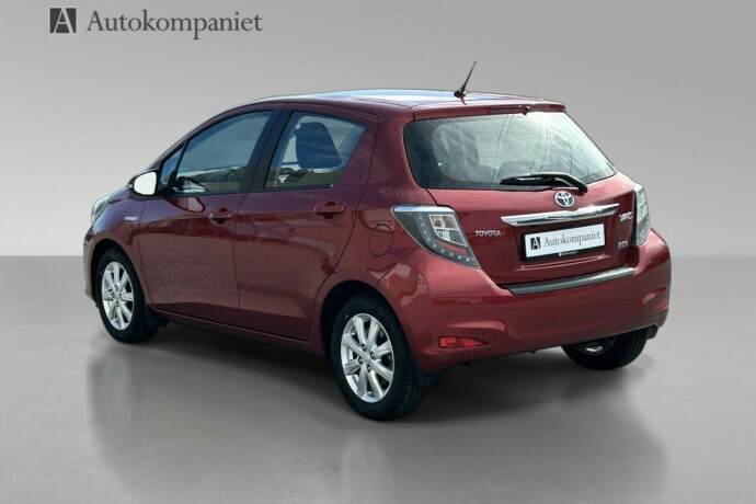 toyota-yaris-bensin-2013-big-6