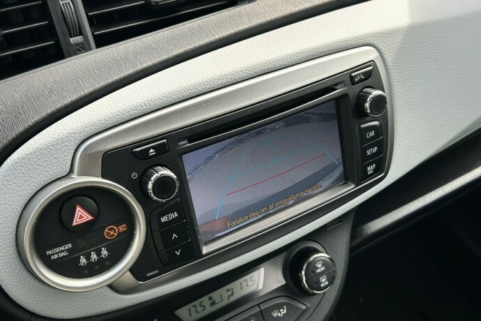 toyota-yaris-bensin-2013-big-13