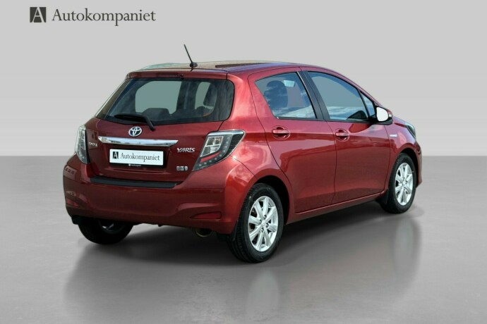 toyota-yaris-bensin-2013-big-4