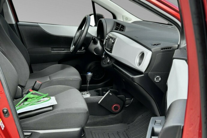 toyota-yaris-bensin-2013-big-10