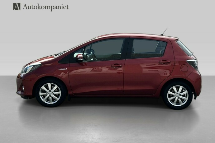 toyota-yaris-bensin-2013-big-3
