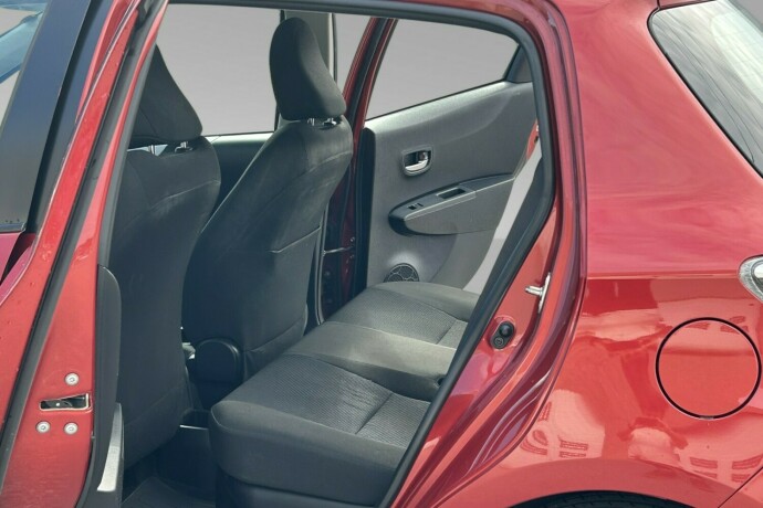 toyota-yaris-bensin-2013-big-17