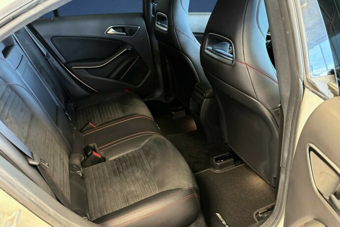 mercedes-benz-cla-bensin-2016-big-12