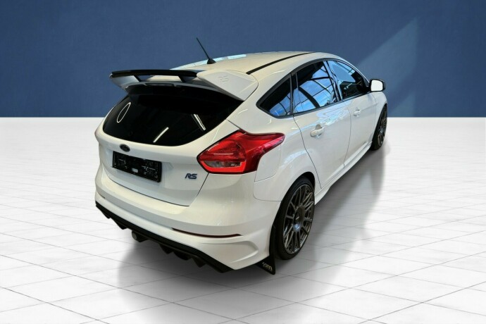 ford-focus-bensin-2017-big-2