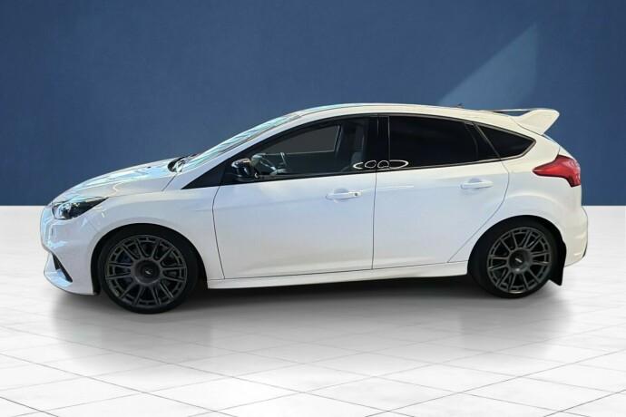 ford-focus-bensin-2017-big-5