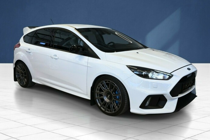 ford-focus-bensin-2017-big-1