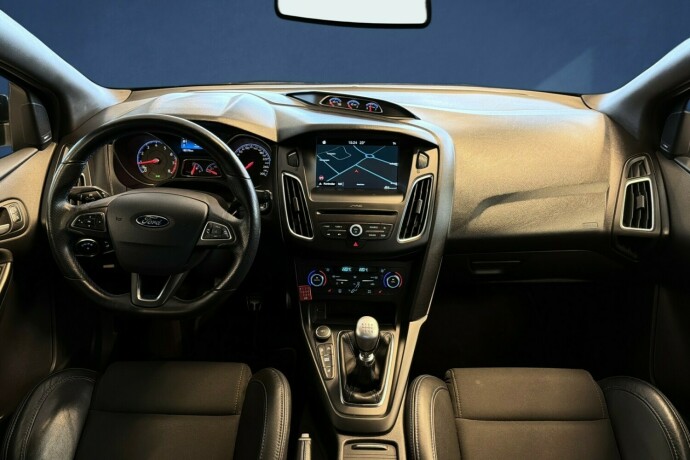 ford-focus-bensin-2017-big-14