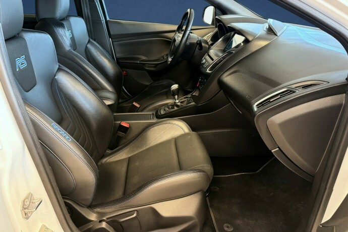 ford-focus-bensin-2017-big-12