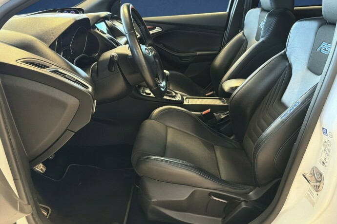 ford-focus-bensin-2017-big-9