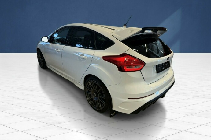 ford-focus-bensin-2017-big-4