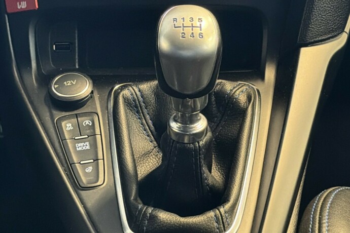 ford-focus-bensin-2017-big-15