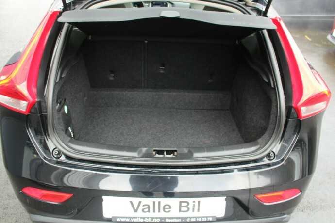 volvo-v40-diesel-2014-big-4