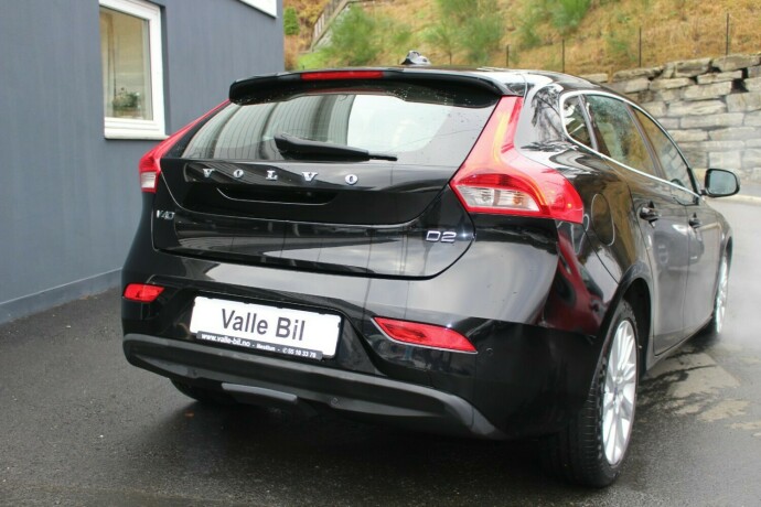volvo-v40-diesel-2014-big-3