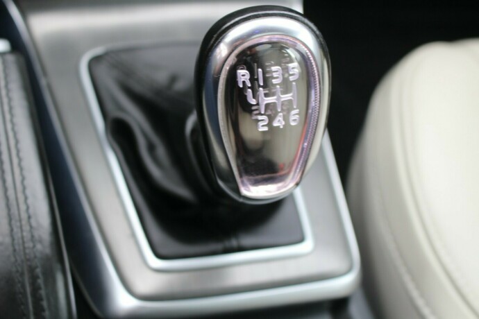 volvo-v40-diesel-2014-big-15