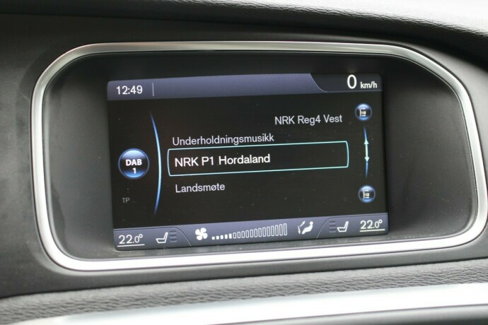 volvo-v40-diesel-2014-big-12