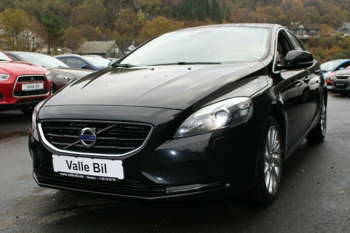 volvo-v40-diesel-2014-big-1