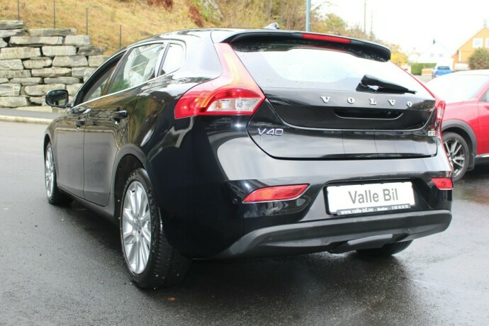 volvo-v40-diesel-2014-big-2