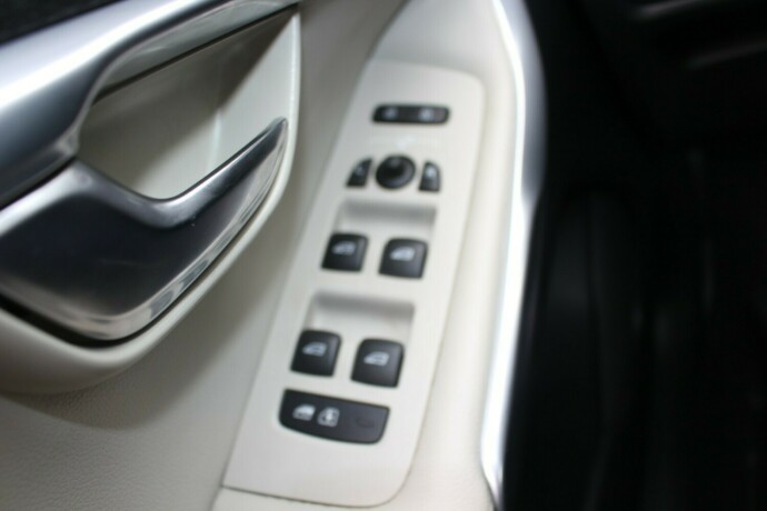 volvo-v40-diesel-2014-big-8