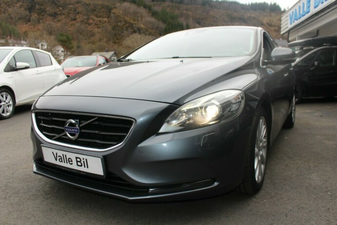 volvo-v40-diesel-2014-big-1