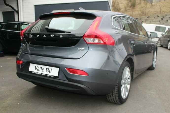 volvo-v40-diesel-2014-big-3