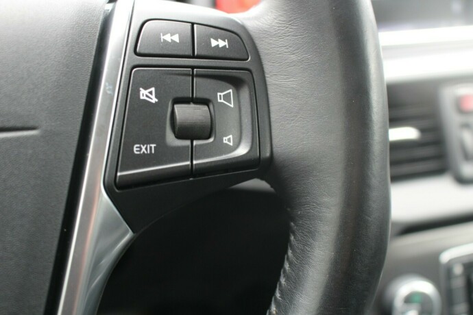 volvo-v40-diesel-2014-big-11