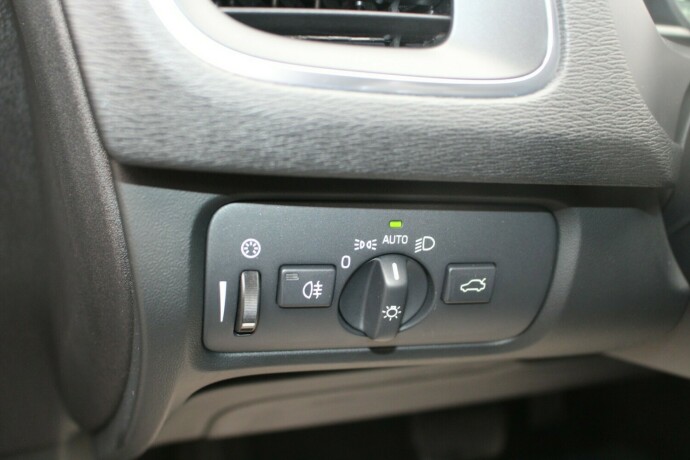 volvo-v40-diesel-2014-big-6