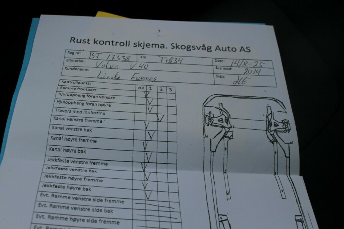 volvo-v40-diesel-2014-big-16