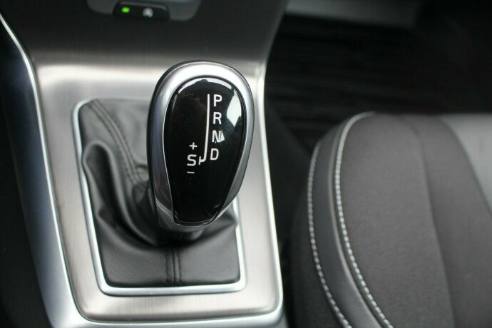 volvo-v40-diesel-2014-big-14