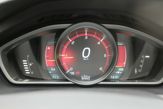 volvo-v40-diesel-2014-big-9