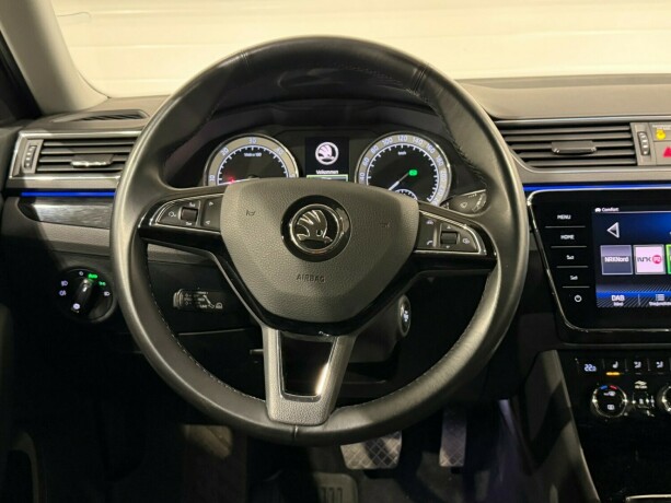 skoda-superb-diesel-2018-big-17