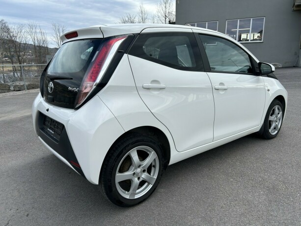 toyota-aygo-bensin-2014-big-6