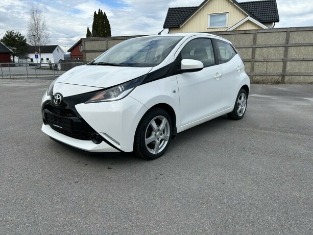 toyota-aygo-bensin-2014-big-2