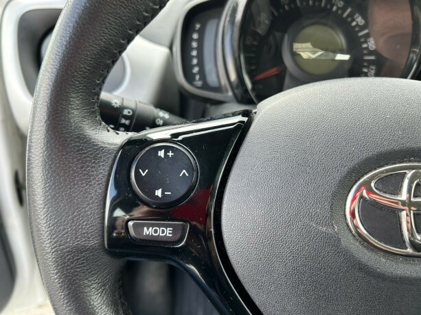 toyota-aygo-bensin-2014-big-19