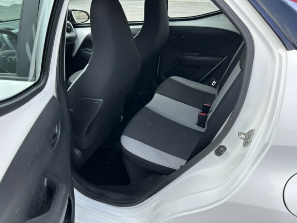 toyota-aygo-bensin-2014-big-13