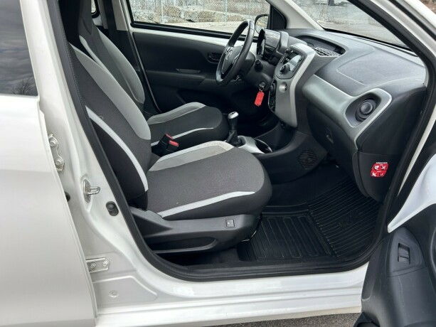 toyota-aygo-bensin-2014-big-10