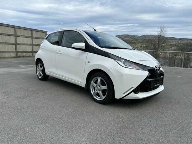toyota-aygo-bensin-2014-big-0