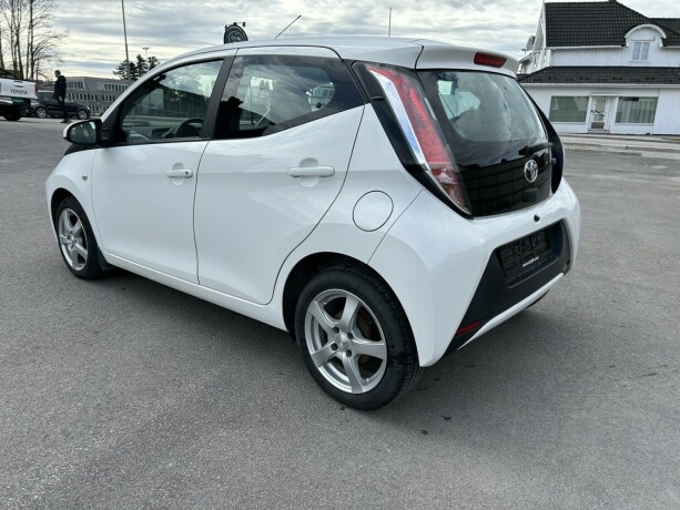 toyota-aygo-bensin-2014-big-4