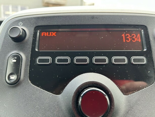 toyota-aygo-bensin-2014-big-28