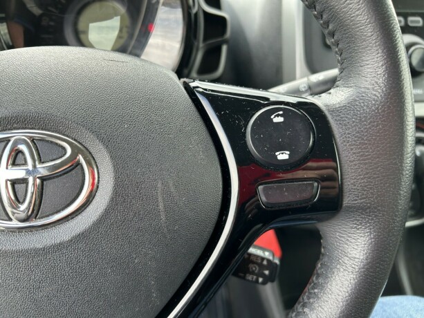 toyota-aygo-bensin-2014-big-20